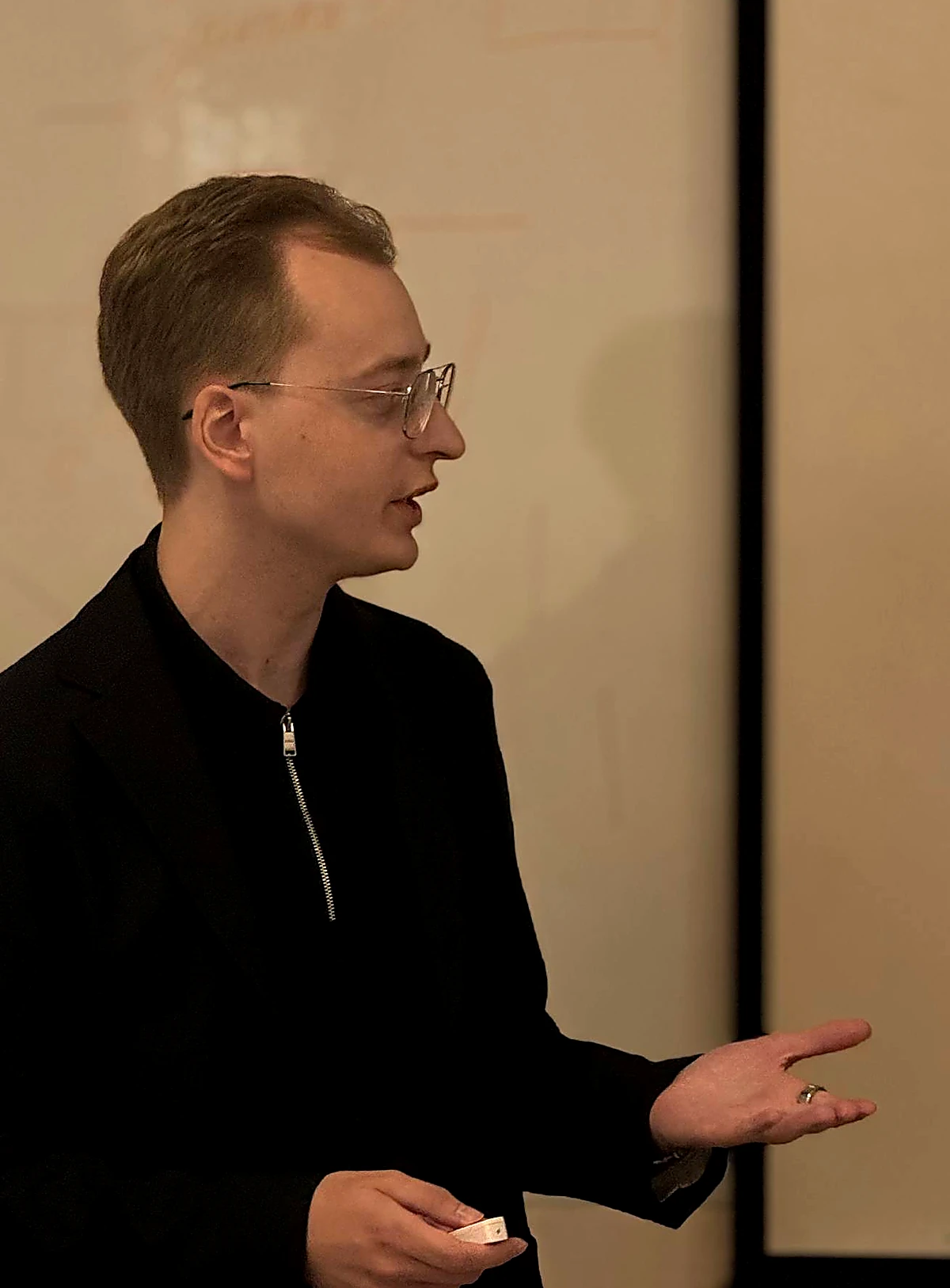 Владислав Логинов выступает
